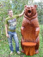 Садовая мебель. Резное кресло-медведь из бревна